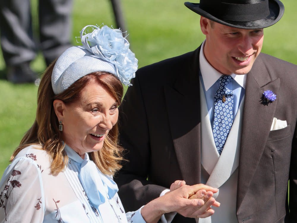 Prinz William Hand in Hand mit Schwiegermutter Carole Middleton. (Bild: Chris Jackson/Getty Images)