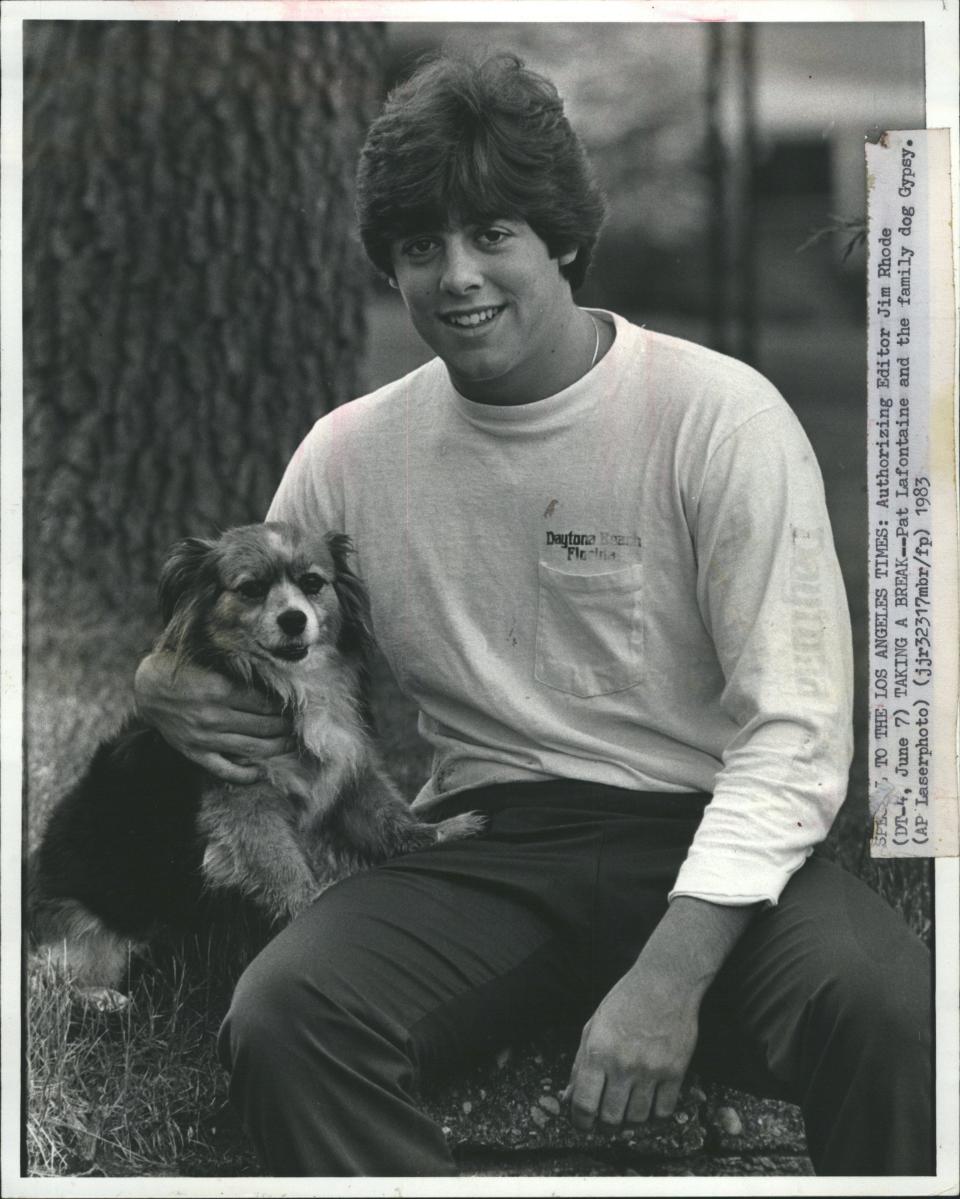 Пэт Лафонтен, изображенный здесь с семейной собакой Джипси в июне 1983 года, был тем, кого «Ред Уингз» жаждали принять на драфте НХЛ 1983 года.