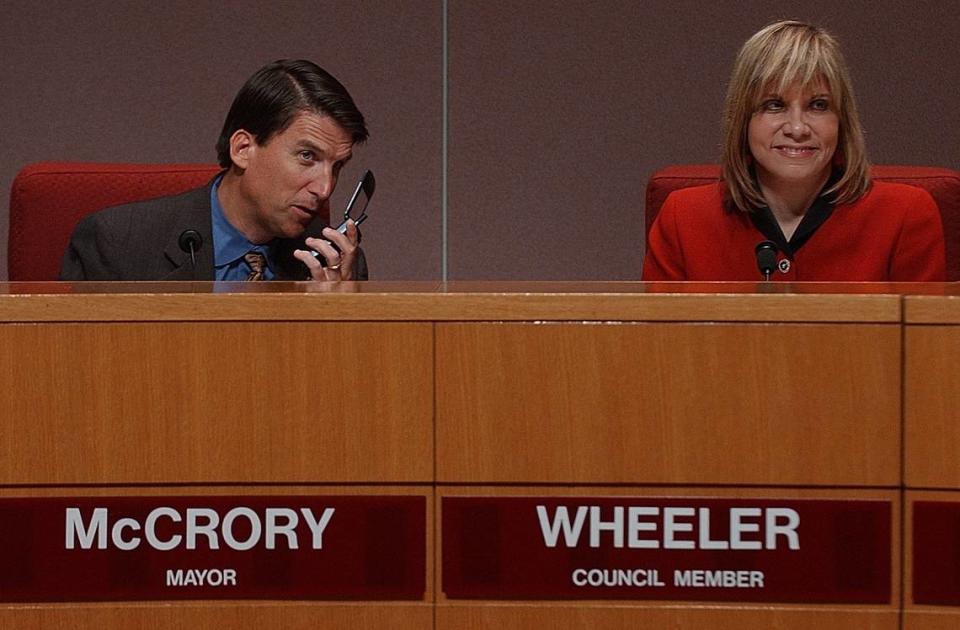 Charlotte Mayor Pat McCrory and Lynn Wheeler at a City Council meeting in 2003. PATRICK SCHNEIDER