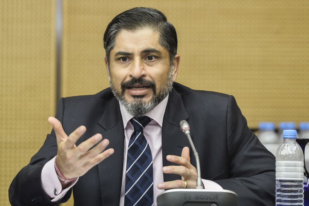 RHB Bank’s Rakesh Kaul speaks during a media roundtable with CEOs and AKPK in Sasana Kijang September 23, 2020. — Picture by Miera Zulyana