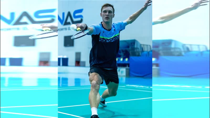 球王安賽龍（Viktor Axelsen）爆冷遭新加坡一哥駱建佑中斷跨季40連勝，止步丹麥羽球公開賽8強。（圖／翻攝安賽龍推特）