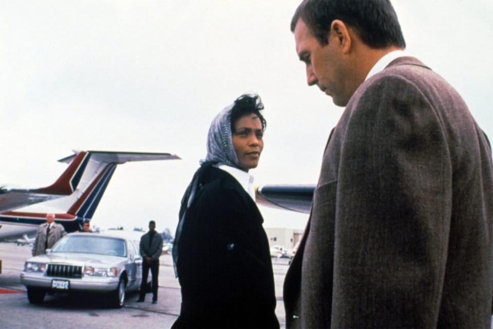 THE BODYGUARD, Whitney Houston, Kevin Costner, 1992, (c) Warner Brothers/courtesy Everett Collection