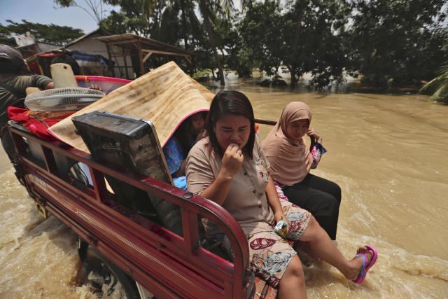 Blundering workers flood homes that they were supposed to be