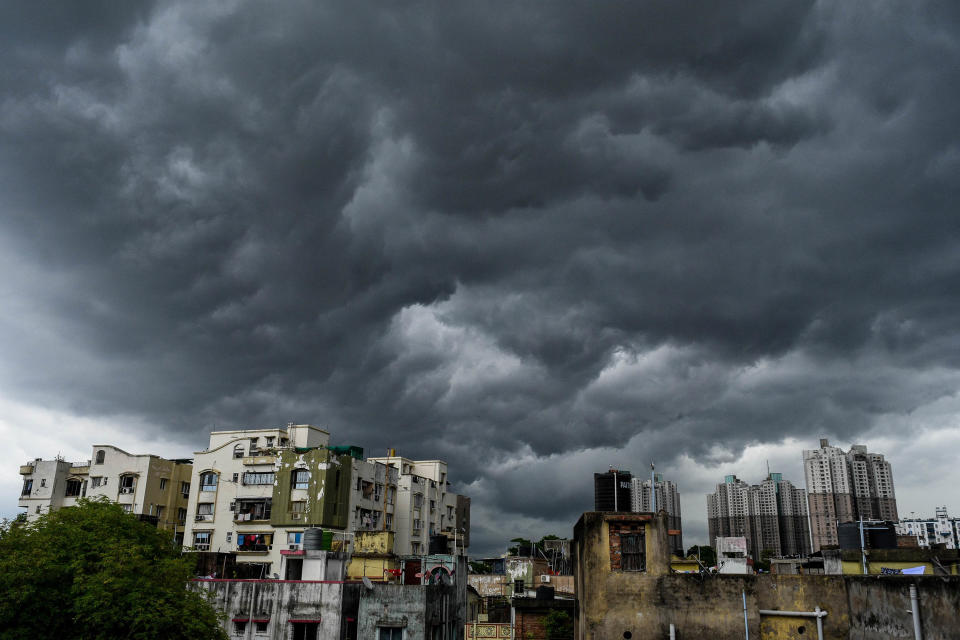 Image: Heavy storm clouds ahead of Cyclone Amphan's landfall, May 19, 2020, Kolkata, West Bengal, India. (Debarchan Chatterjee / Zuma Press)