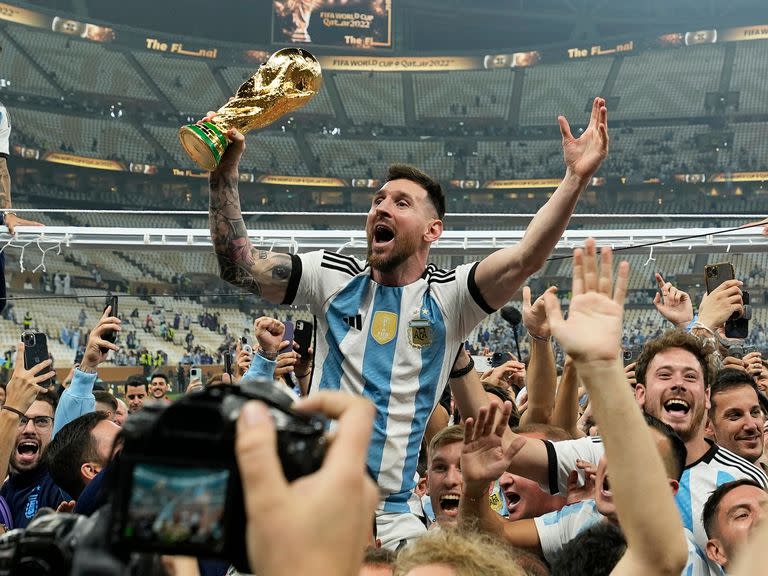 Lionel Messi es el único futbolista en recibir el Balón de Oro en dos mundiales: los ganó en 2014 y 2022