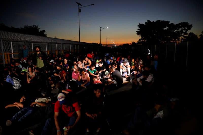 Large migrant caravan prepares to enter Mexico from Guatemala