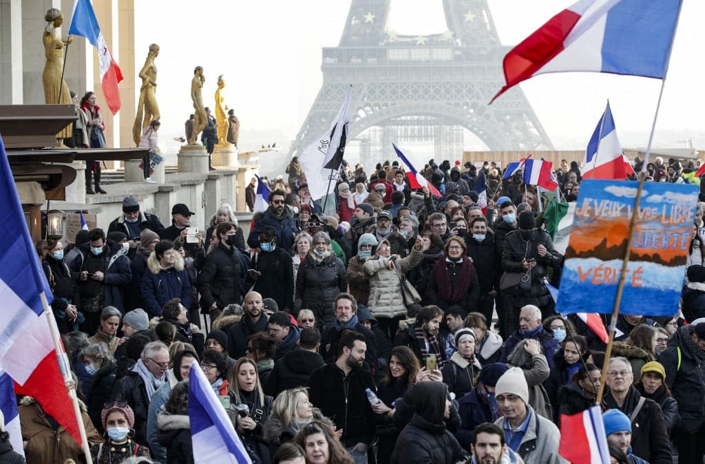 Les manifestants anti-pass réunis au Trocadéro à Paris ce samedi 15 janvier 2022. - GEOFFROY VAN DER HASSELT 