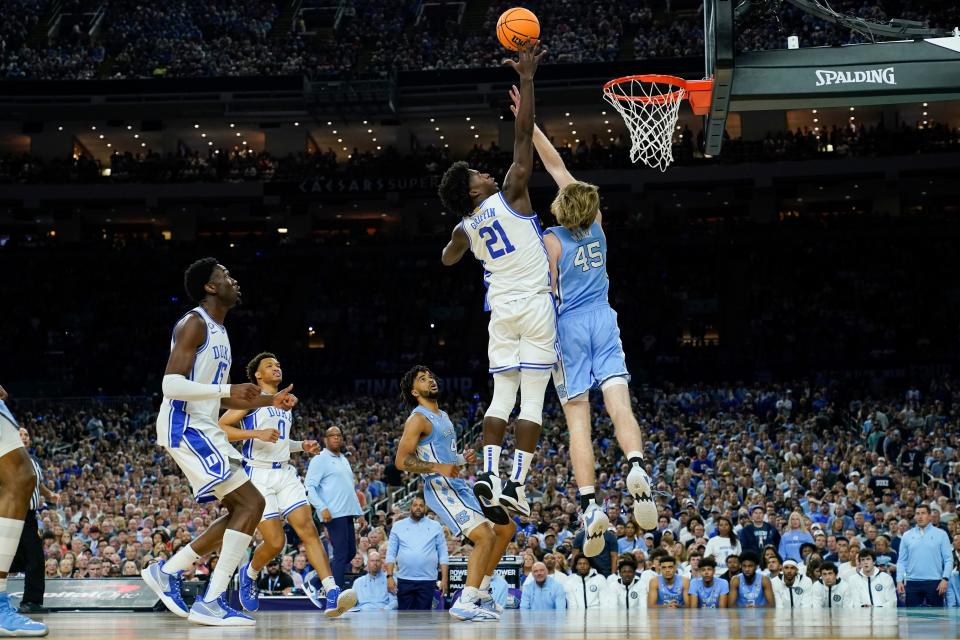 Duke's AJ Griffin (21) shoots over North Carolina's Brady Manek (45) during the first half of a college basketball game in the semifinal round of the Men's Final Four NCAA tournament, Saturday, April 2, 2022, in New Orleans. (AP Photo/David J. Phillip)