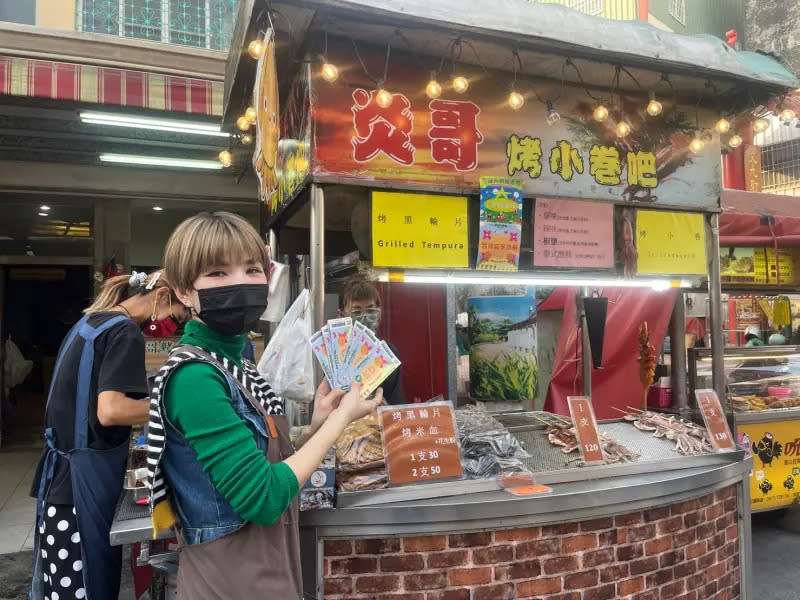 ▲旗后商圈及旗后觀光市場的店家攤商感謝市府舉辦活動，為旗津帶來人潮，銷售大幅成長。(圖／高市府提供)