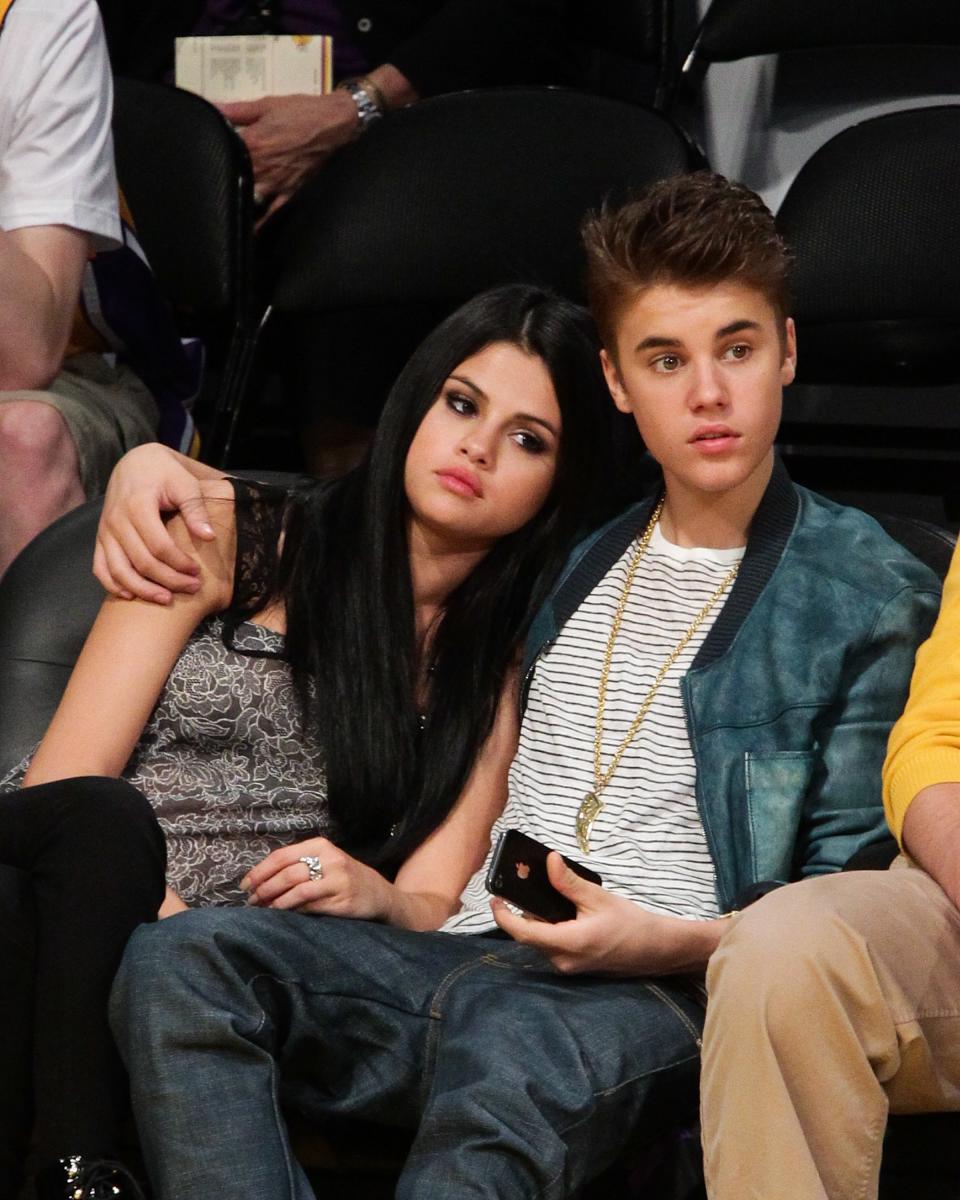 Selena Gomez and Justin Bieber at a Los Angeles Lakers game in 2012