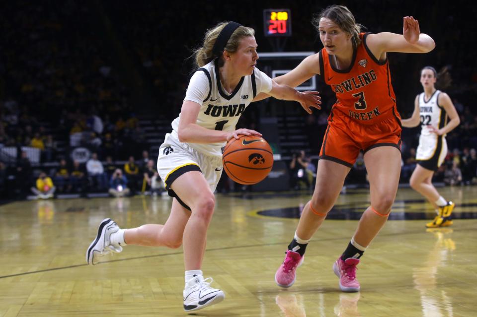 Iowa’s Molly Davis (1) drives to the basket Saturday, Dec. 2, 2023, against Bowling Green at Carver-Hawkeye Arena in Iowa City, Iowa.