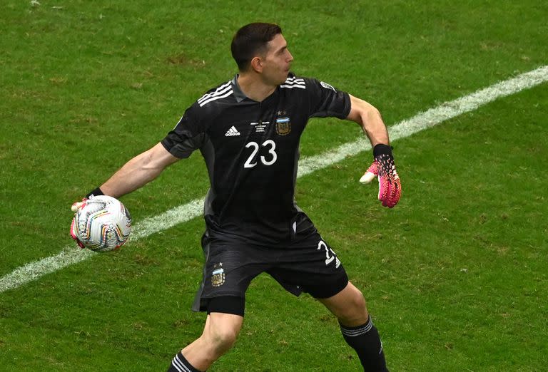 Emiliano Martínez debutó este año en el seleccionado argentino y se adueñó de su arco, con solvencia y con brillo en la resolución por penales de la semifinal.