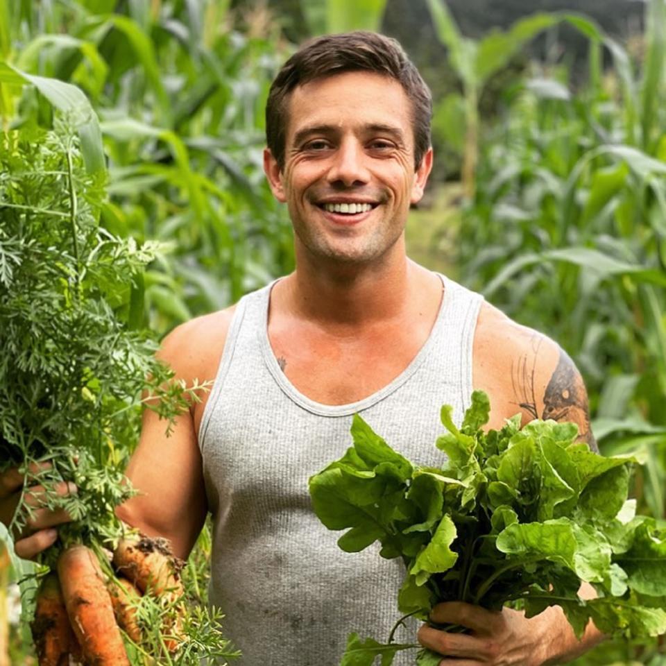 O ator Rafael Cardoso cultiva alimentos org&#xe2;nicos em sua fazenda. Foto: reprodu&#xe7;&#xe3;o/Instagram/rafaelcardoso9