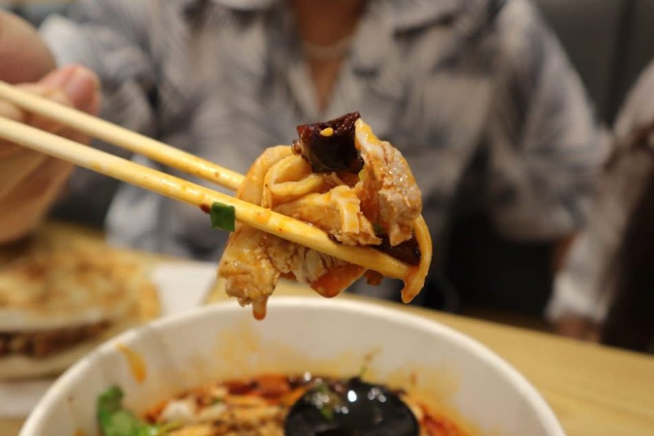 qin ji rougamo - chicken slice