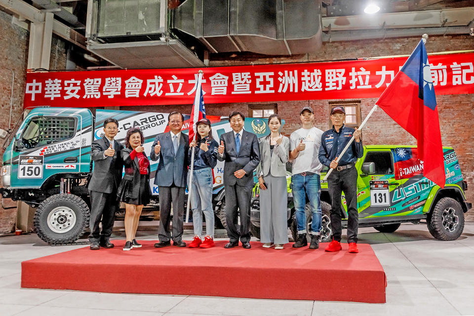 USTINI iTaiwan Rally Team賽前授旗儀式