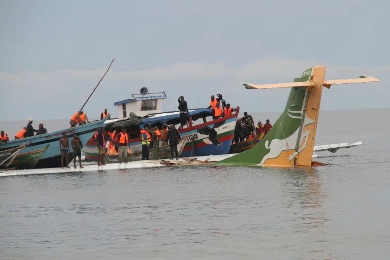 Tanzania pays tribute to the victims of the plane crash that left 19 dead