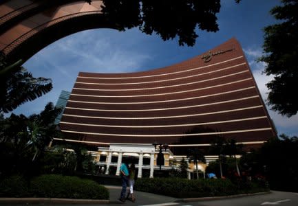 FILE PHOTO: Visitors walk in front of Wynn Macau casino resort in Macau June 5, 2012.  REUTERS/Bobby Yip/File Photo