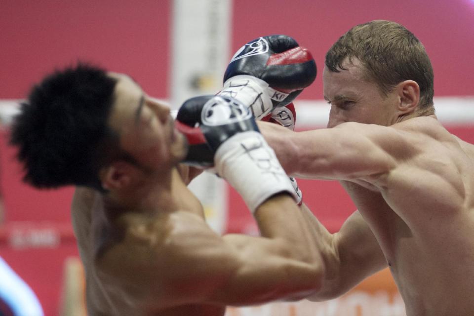 Russia&#39;s Eduard Troyanovsky, right, and Japan&#39;s Keita Obara battle during their IBF and IBO light welterweight title bout in Moscow, Russia, on Friday, Sept. 9, 2016. Troyanovsky defended his title. (AP Photo/Ivan Sekretarev)