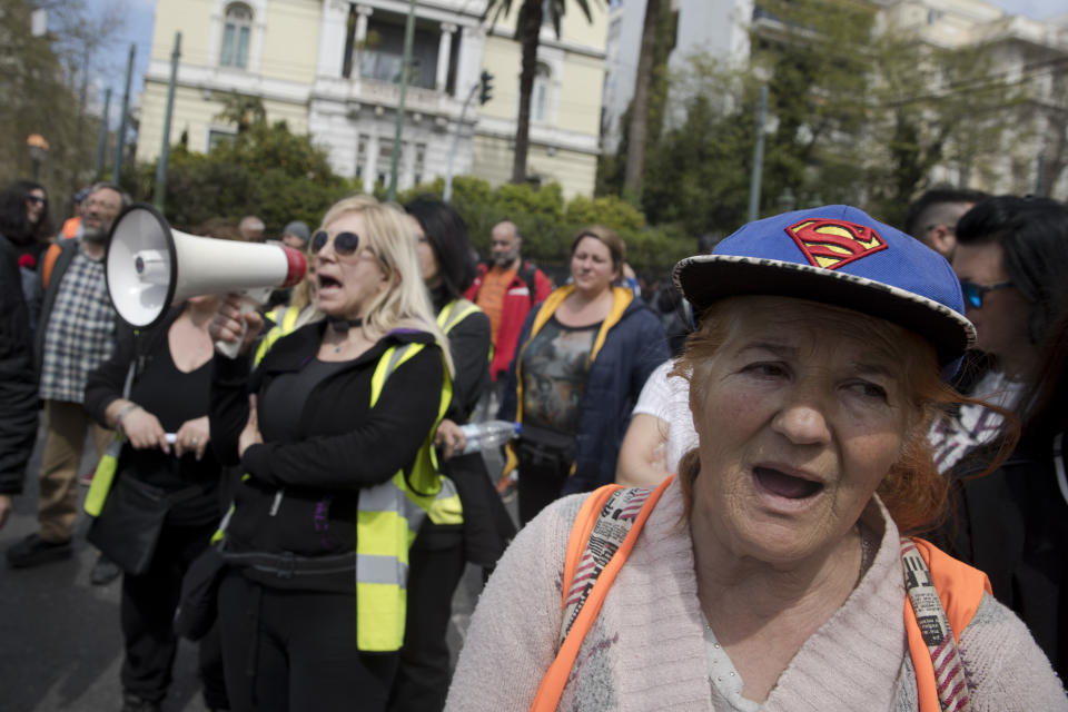 Dentro de Europa, los griegos cuentan con un elevado número de funcionarios, pero también los autónomos son muy importantes porque suponen uno de cada tres empleados.<br><br>Foto: AP Photo/Petros Giannakouris