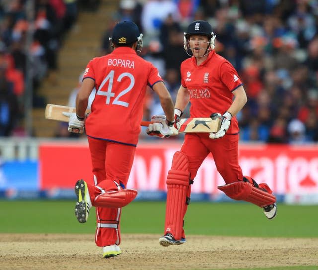 Eoin Morgan and Ravi Bopara running between the wicket