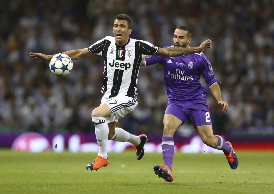 <p>Juventus’ Mario Mandzukic, left, and Real Madrid’s Dani Carvajal compete during the Champions League final soccer match between Juventus and Real Madrid at the Millennium stadium in Cardiff </p>