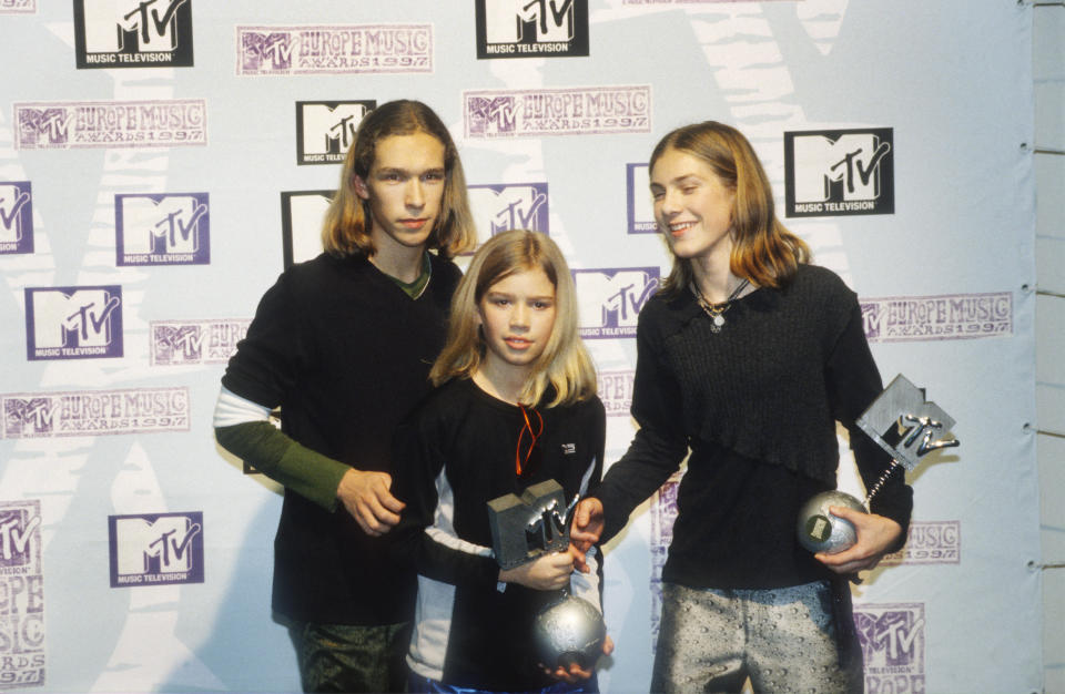 Portrait of Hanson, Isaac, Taylor, Zac, MTV Europe Awards, Ahoy, Rotterdam, Holland, 6 November 1997. (Photo by Gie Knaeps/Getty Images)