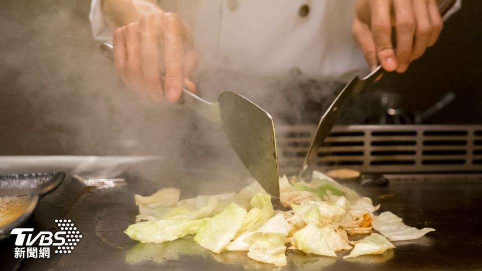 平價鐵板燒深受民衆喜愛。（示意圖／shutterstock達志影像） 