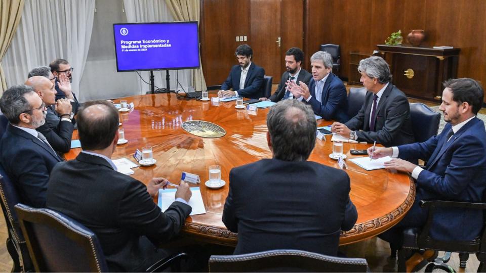 Luis Caputo se reunió con empresarios