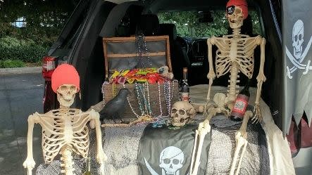 Trunk-Or-Treat Pirate Skeleton Decorating Idea