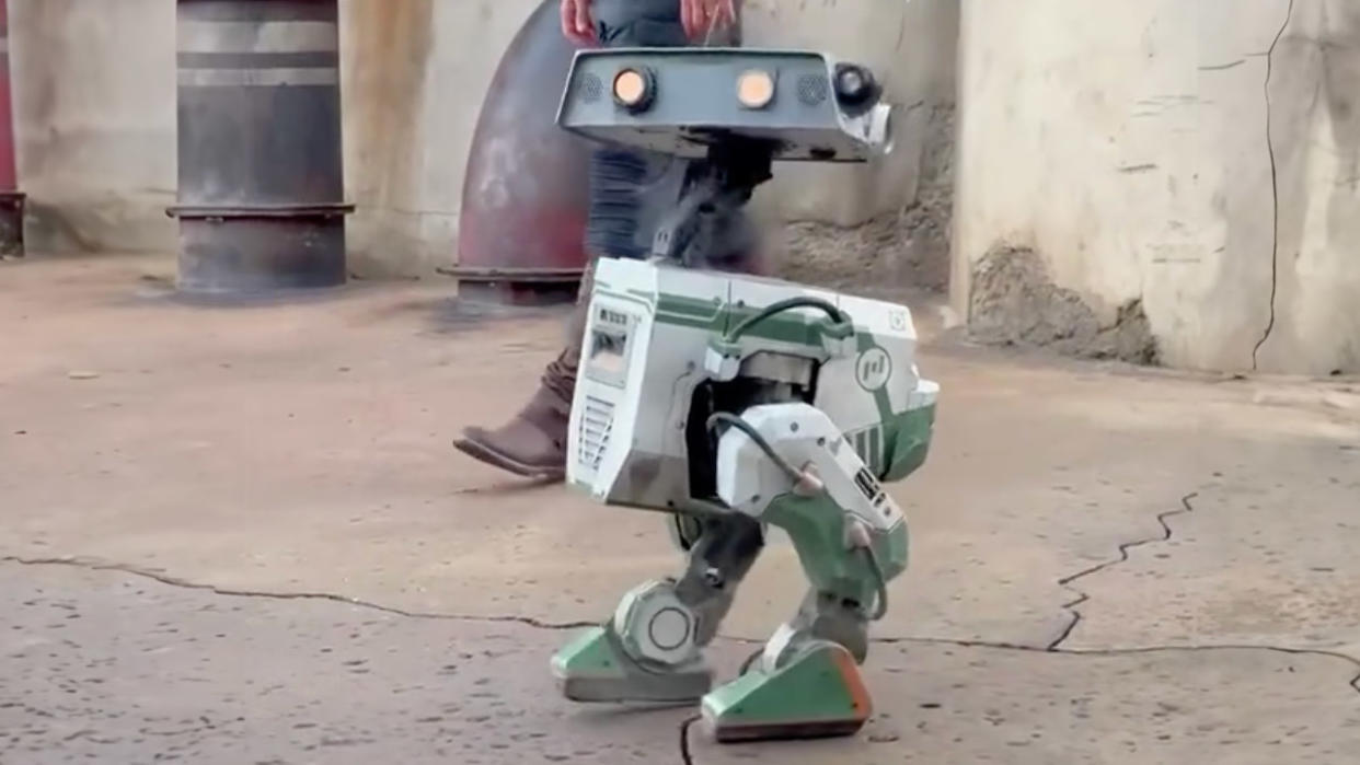  Disney robot. 