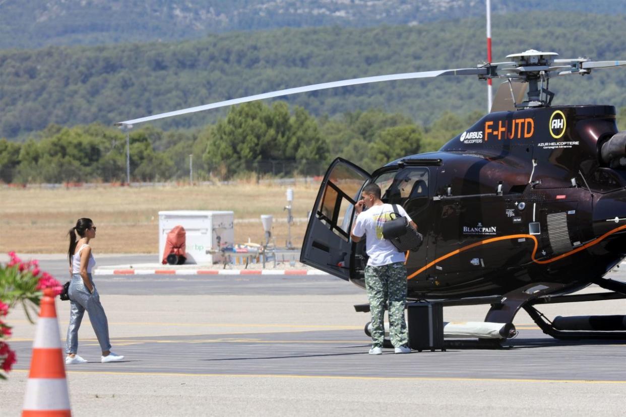 ** RIGHTS: ONLY UNITED STATES, CANADA ** Le Castellet, FRANCE  - Kourtney Kardashian and her boyfriend Younes Bendjima catch a helicopter at Le Castellet Airport.Pictured: Kourtney Kardashian, Younes BendjimaBACKGRID USA 5 JULY 2017 BYLINE MUST READ: Best Image / BACKGRIDUSA: +1 310 798 9111 / usasales@backgrid.comUK: +44 208 344 2007 / uksales@backgrid.com*UK Clients - Pictures Containing ChildrenPlease Pixelate Face Prior To Publication*