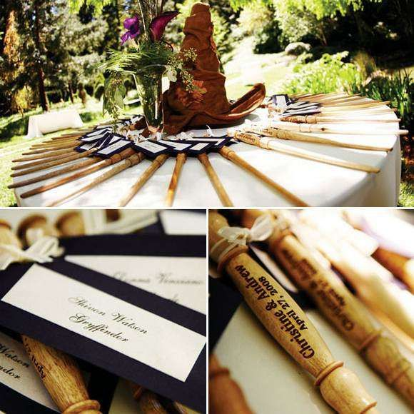 Optez pour un mariage à la Harry Potter grâce à ces baguettes qui indiquent la place de chaque invité.