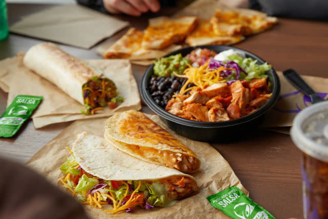 <p>Taco Bell</p> Taco Bell drops a new cantina chicken menu