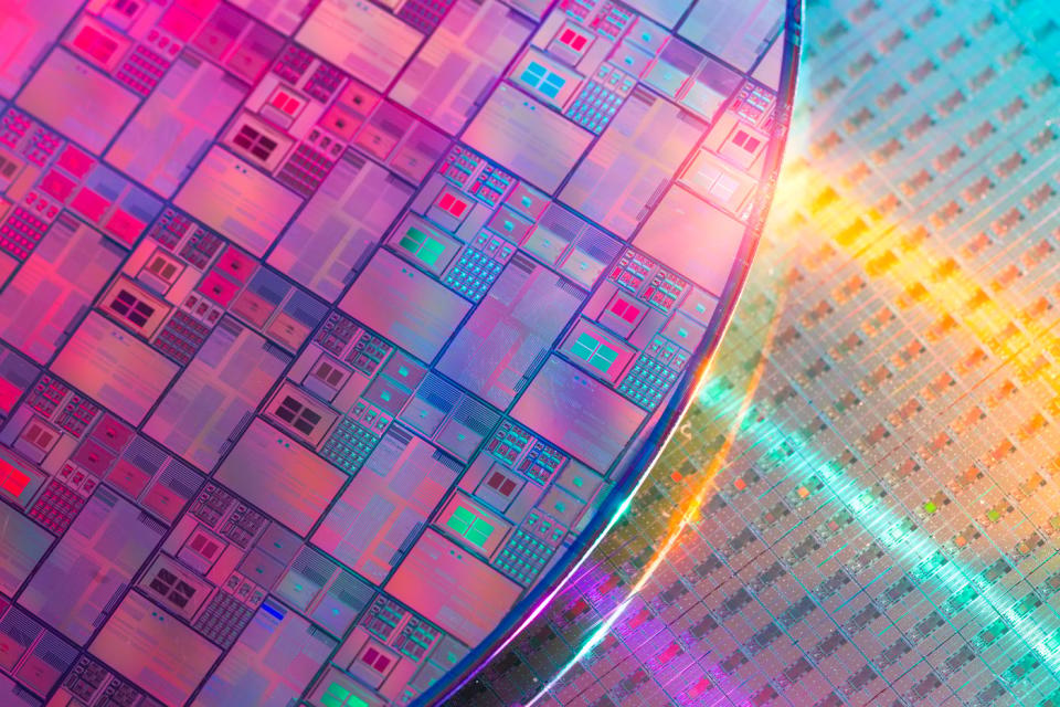 Silicon ‌microchips and circuits on ⁣a wafer