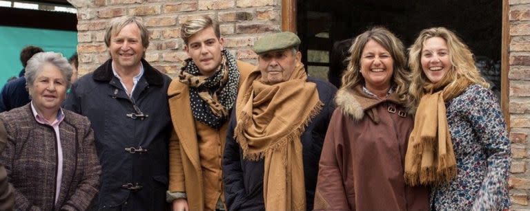 Familia. Nelly Garrone de Ferrero, Alejandro, Octavio, y Pedro Ferrero, Lilian Rossini y Juana Ferrero