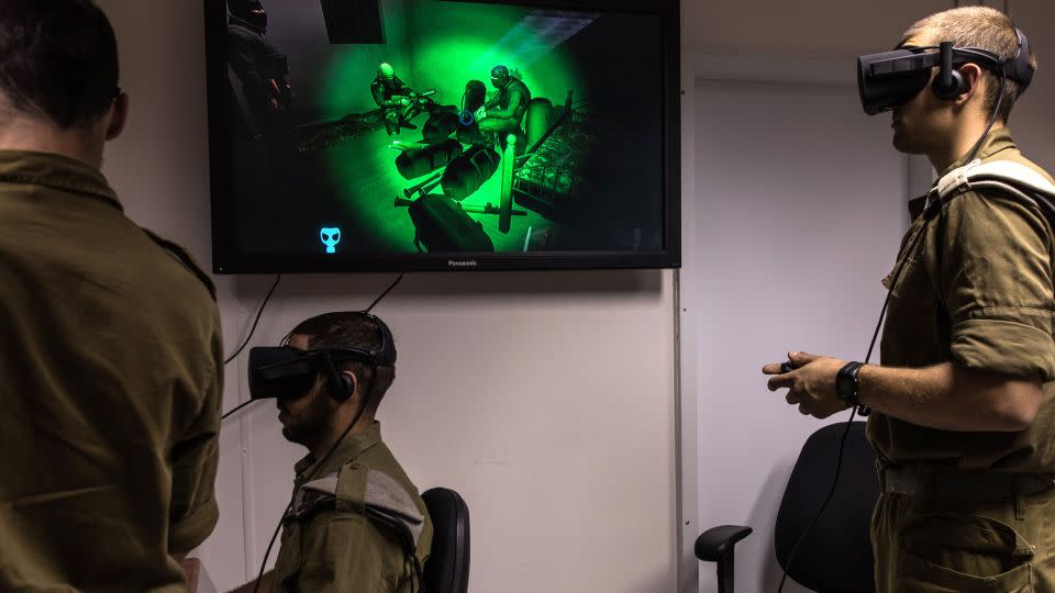 Israeli special combat soldiers conduct a training exercise using virtual reality battlefield technology to simulate Hamas tunnels leading from Gaza to Israel at an Israeli Army base in Petach Tikva in April 2017. - Rina Castelnuovo/Bloomberg/Getty Images