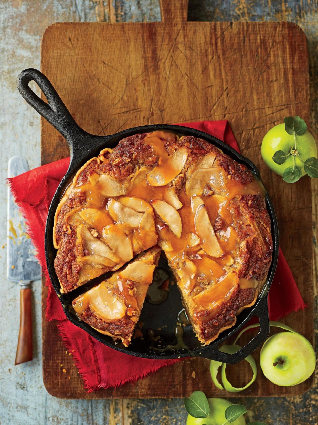 Caramel Apple Blondie Pie