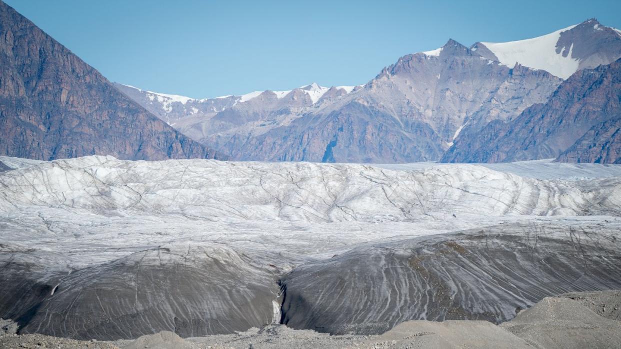 Die Schneemengen auf der Nordhalbkugel sind laut einer Studie in den vergangenen 40 Jahren in Nordamerika deutlich stärker zurückgegangen als in Eurasien.