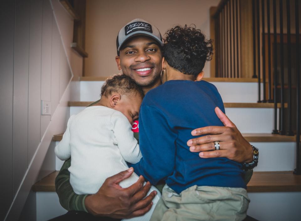 Jimmie Allen with two of his three children.