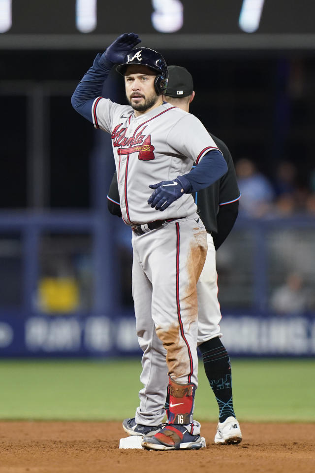 Braves beat Marlins 2-1, clinch 5th straight NL East title