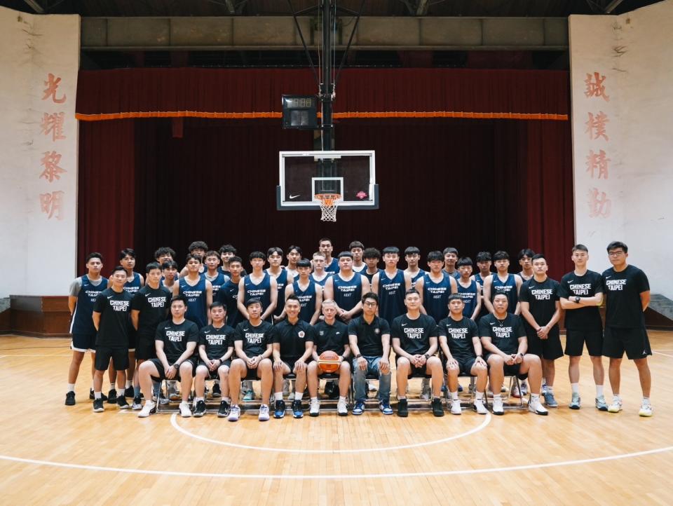 中華籃協男籃培訓計畫在黎明技術學院展開。（中華籃協提供）