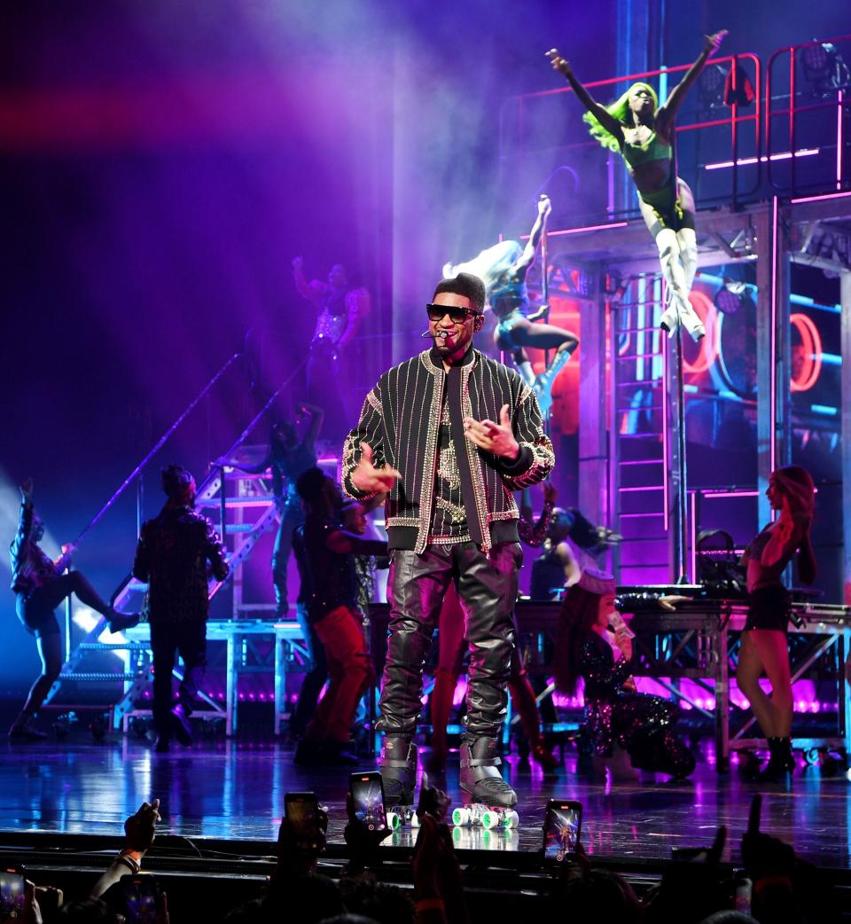 Usher will play his well-received show at The Colosseum at Caesars Palace over the New Year's Eve weekend.