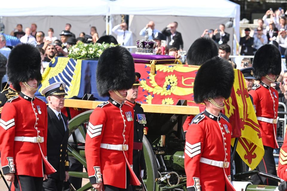 The queen’s coffin was carried by 10 pallbearers who were  former and serving armed forces equerries to Elizabeth II (Getty Images)