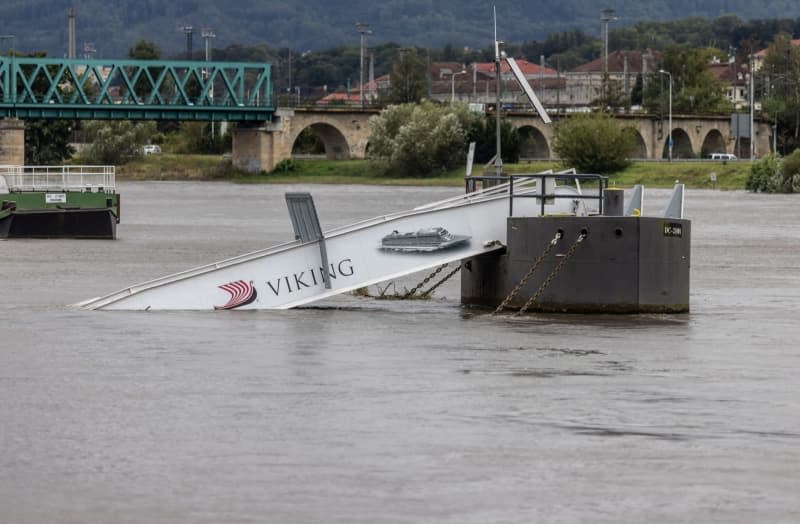 The Elbe River floods its embankment in Decin, following heavy rains in the South Moravian Region. Hájek Vojtìch/CTK/dpa