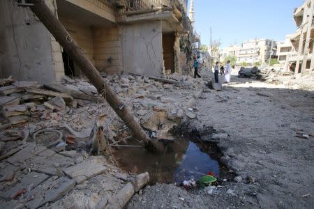 People inspect the damage at a site hit overnight by an air strike in the rebel-held area of Seif al-Dawla neighbourhood of Aleppo, Syria, September 30, 2016. REUTERS/Abdalrhman Ismail