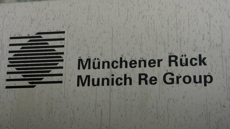 Der weltgrößte Rückversicherer wagt weiter keine Prognose für das Gesamtjahr. Die Unsicherheit sei noch zu groß, findet Finanzchef Christoph Jurecka. Foto: dpa