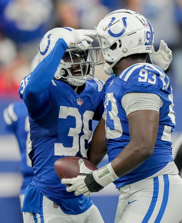 Colts re-sign special teamer Tony Brown