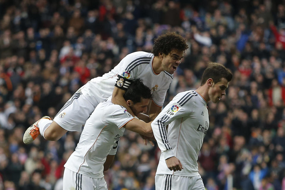 Real's Gareth Bale, right, celebrates his goal with teammates during a Spanish La Liga soccer match between Real Madrid and Elche at the Santiago Bernabeu stadium in Madrid, Spain, Saturday, Feb. 22, 2014. (AP Photo/Andres Kudacki)