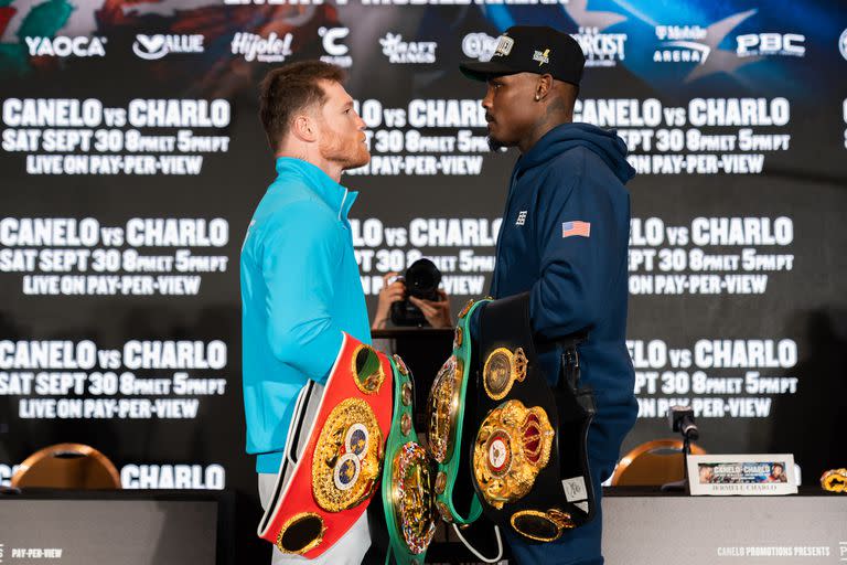 Canelo y Charlo, frente a frente, antes de un cruce electrizante