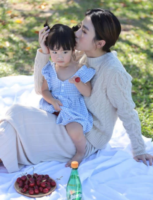 Jason's wife, Leanne with their daughter Abigail